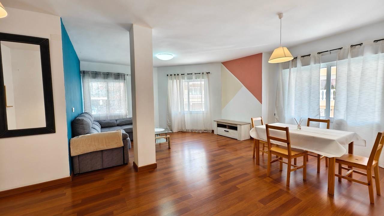 APPARTAMENTO A 300 METROS DE PLAYA CON 3 DORM. 2 BAÑOS CON SUPERFICIE DE 108 M2.
