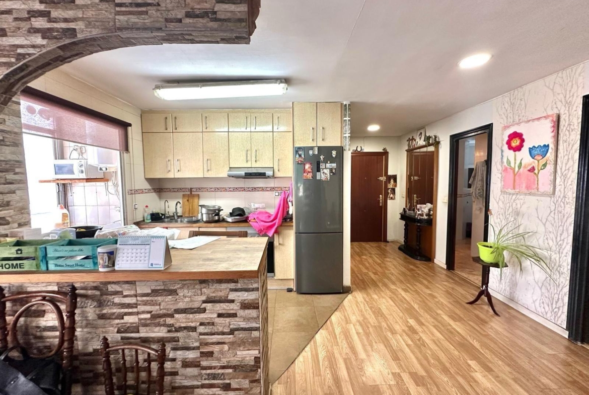APPARTAMENTO A 450 DEL PUERTO DE TORREVIEJA. 2 DORM. 2 BAÑOS. TERRAZA AMPLIA. 76 M2.