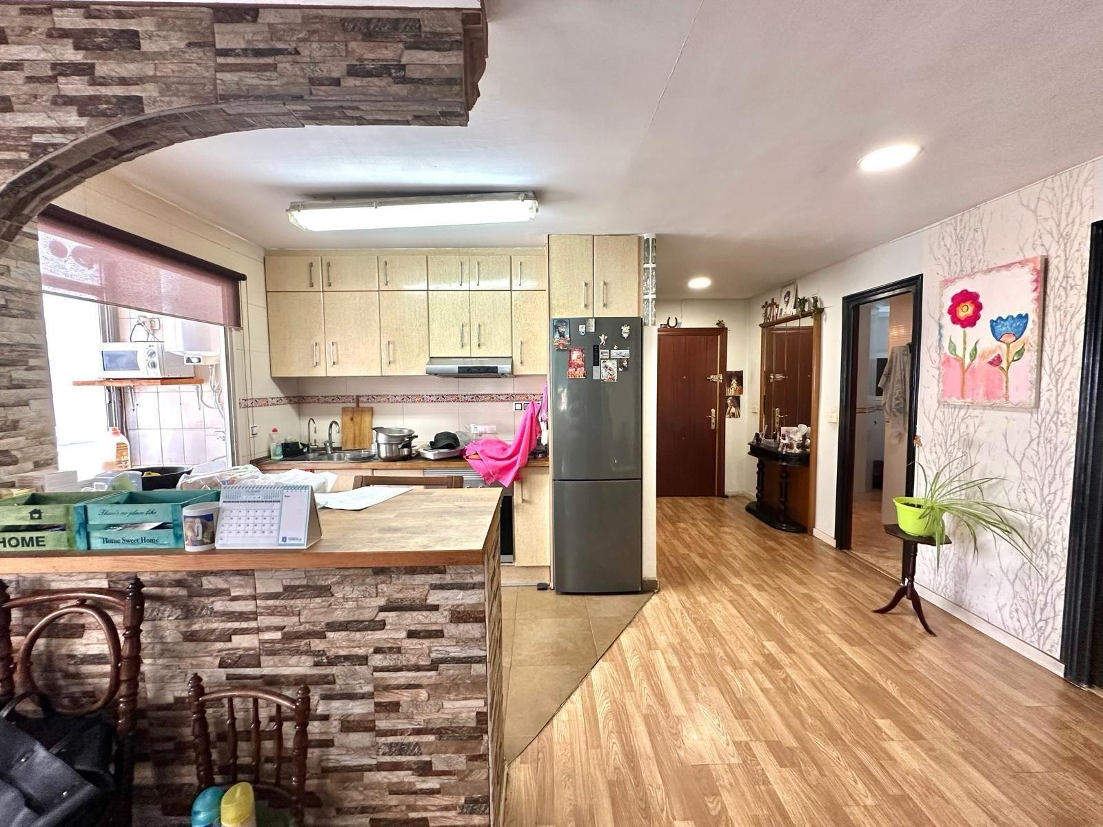 APPARTAMENTO A 450 DEL PUERTO DE TORREVIEJA. 2 DORM. 2 BAÑOS. TERRAZA AMPLIA. 76 M2.