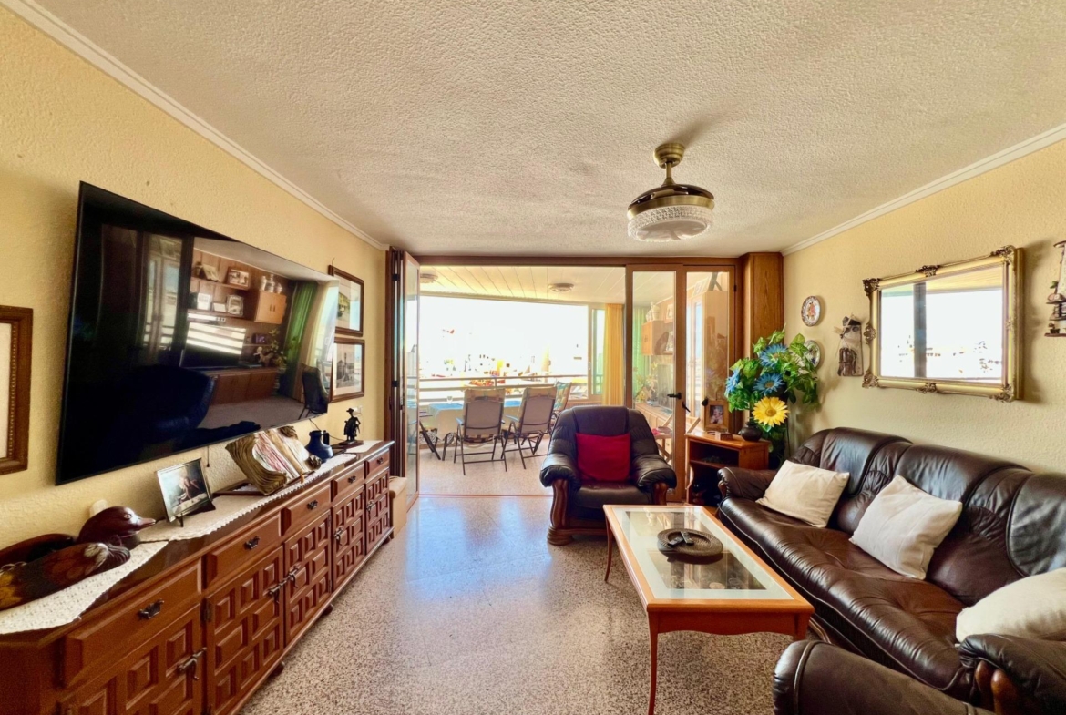 ESPACIOSO APARTAMENTO DE 3 HABITACIONES + PARKING + TRASTERO EN PLANTA 7 CON VISTAS AL MA