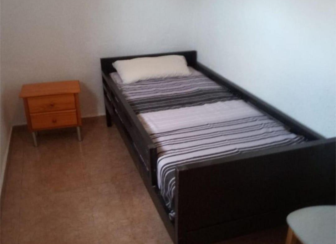BONITA CASA ADOSADA EN ALMORADÍ: 4 HAB, 2 BAÑOS