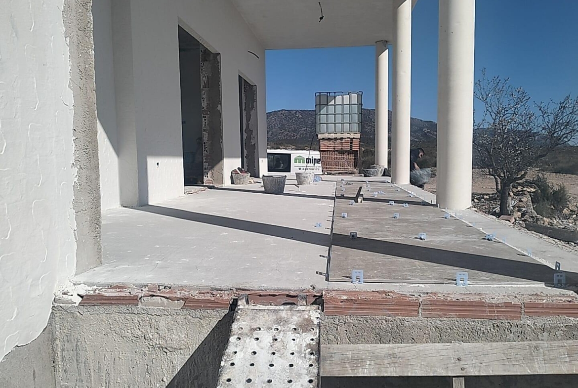 Amplia Villa Unifamiliar Independiente OBRA NUEVA con Piscina en Entorno Natural con calidades de Lujo