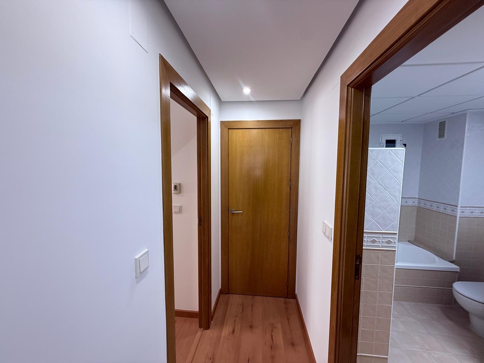 AMPLISIMO APARTAMENTO EN PRIMERA LINEA – PUERTO DE TORREVIEJA : 3 HAB, 2 BAÑOS, GARAJE Y TRASTERO