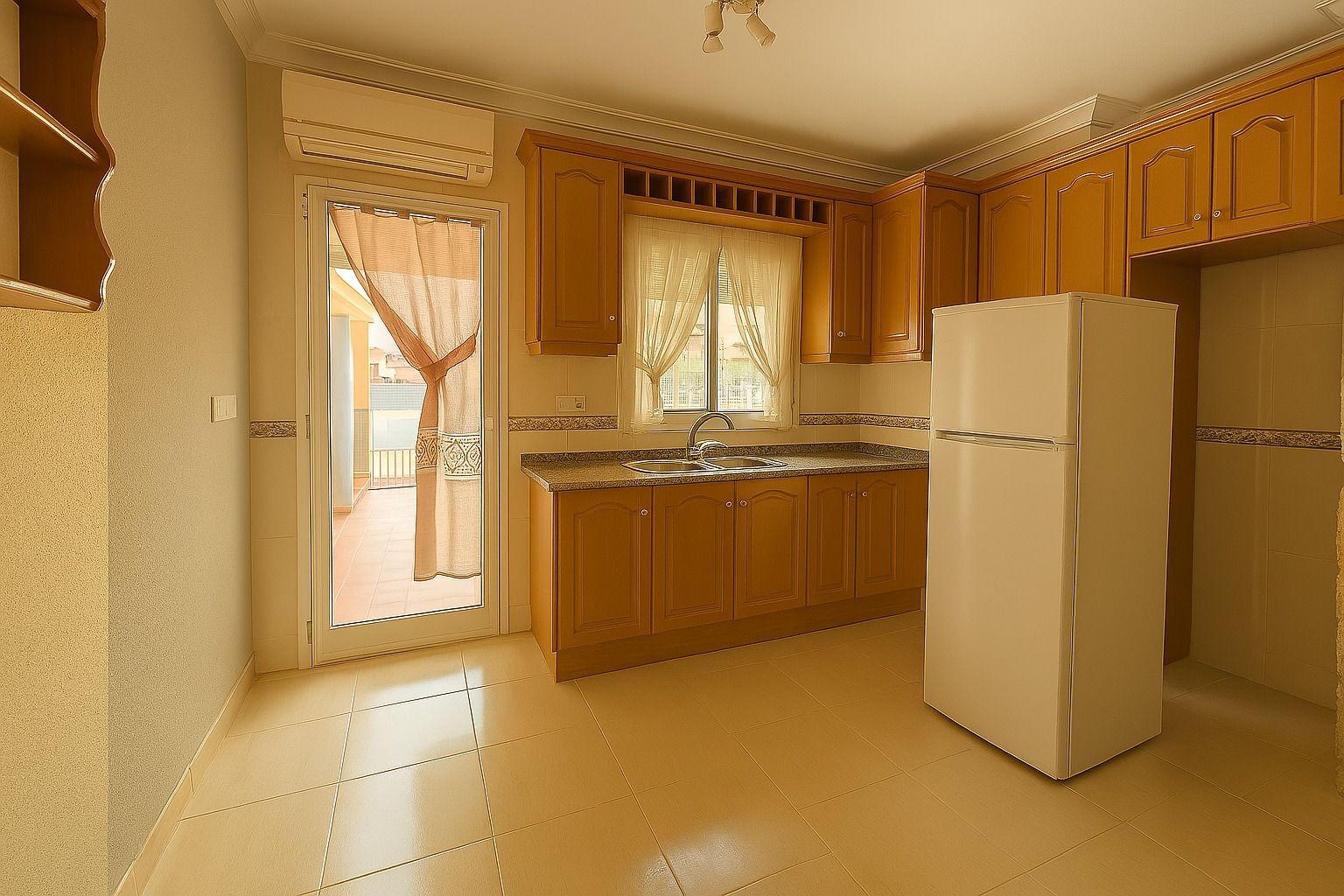 ADOSADO EN PLAYA FLAMENCA CON JARDIN Y PISCINA COMUNITARIA. 2 DORM. 2 BAÑOS. PARKING. 2 TERRAZAS GRANDES.