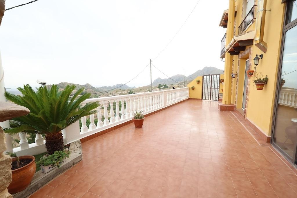CASA EN FORTUNA CON 1000 M2 DE PARCELA Y SUPERFICIE DE 120 M2 DE CASA. 5 DORM. 3 BAÑOS.