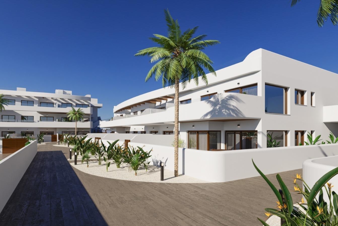 OBRA NUEVA EN LOS ALCÁZARES CON VISTAS AL MAR NENOR. BUNGALOWS PLANTA BAJA Y ALTA. 2 DORM. 2 BAÑOS. PARKING Y PISCINA.