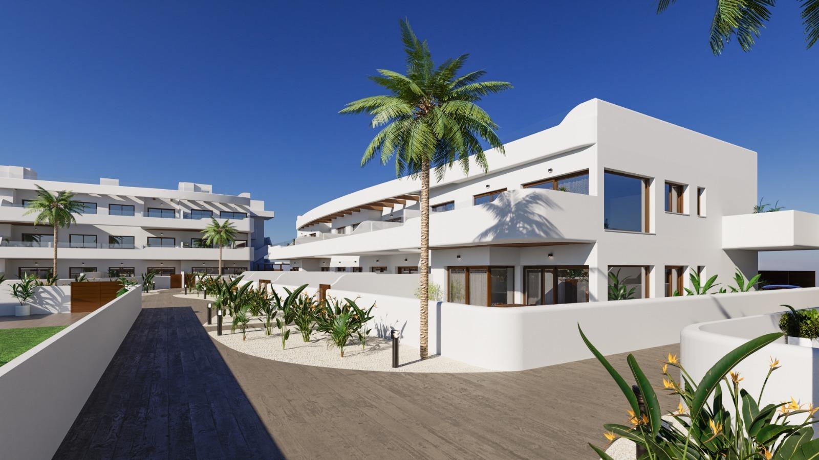 OBRA NUEVA EN LOS ALCÁZARES CON VISTAS AL MAR NENOR. BUNGALOWS PLANTA BAJA Y ALTA. 2 DORM. 2 BAÑOS. PARKING Y PISCINA.
