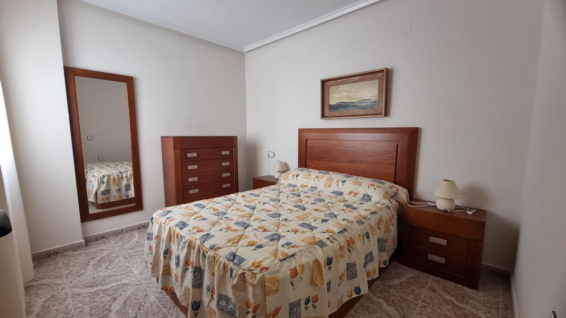 2-7-342 Apartamento semireformado a escasos metros de la playa !