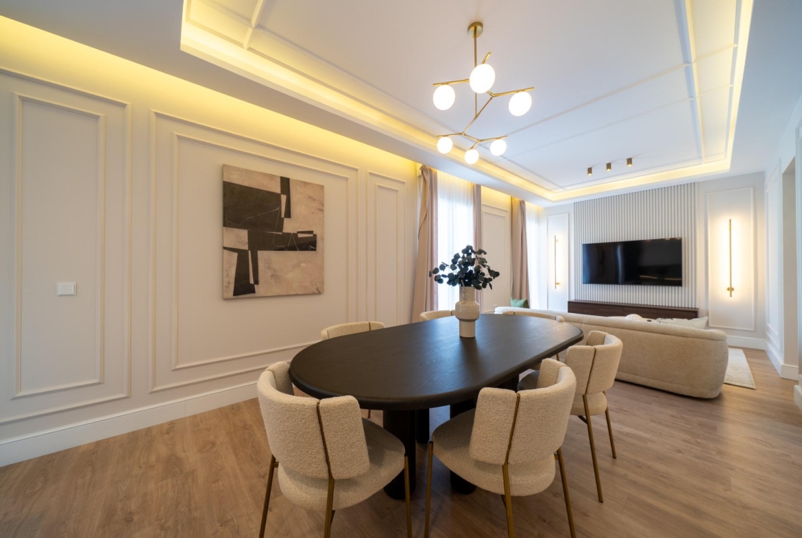 ELEGANT REFURBISHED APARTMENT IN RECOLETOS NEIGHBORHOOD, MADRID