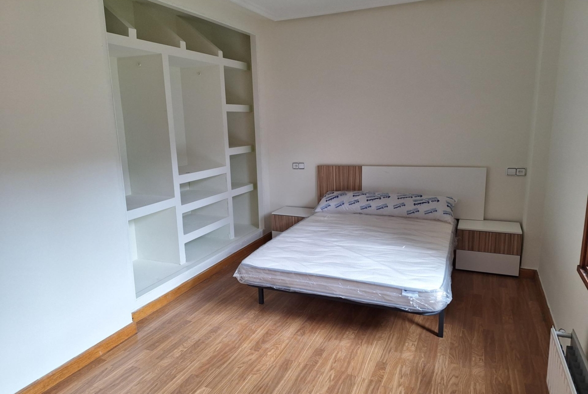 Amplio piso para entrar a vivir en Mieres
