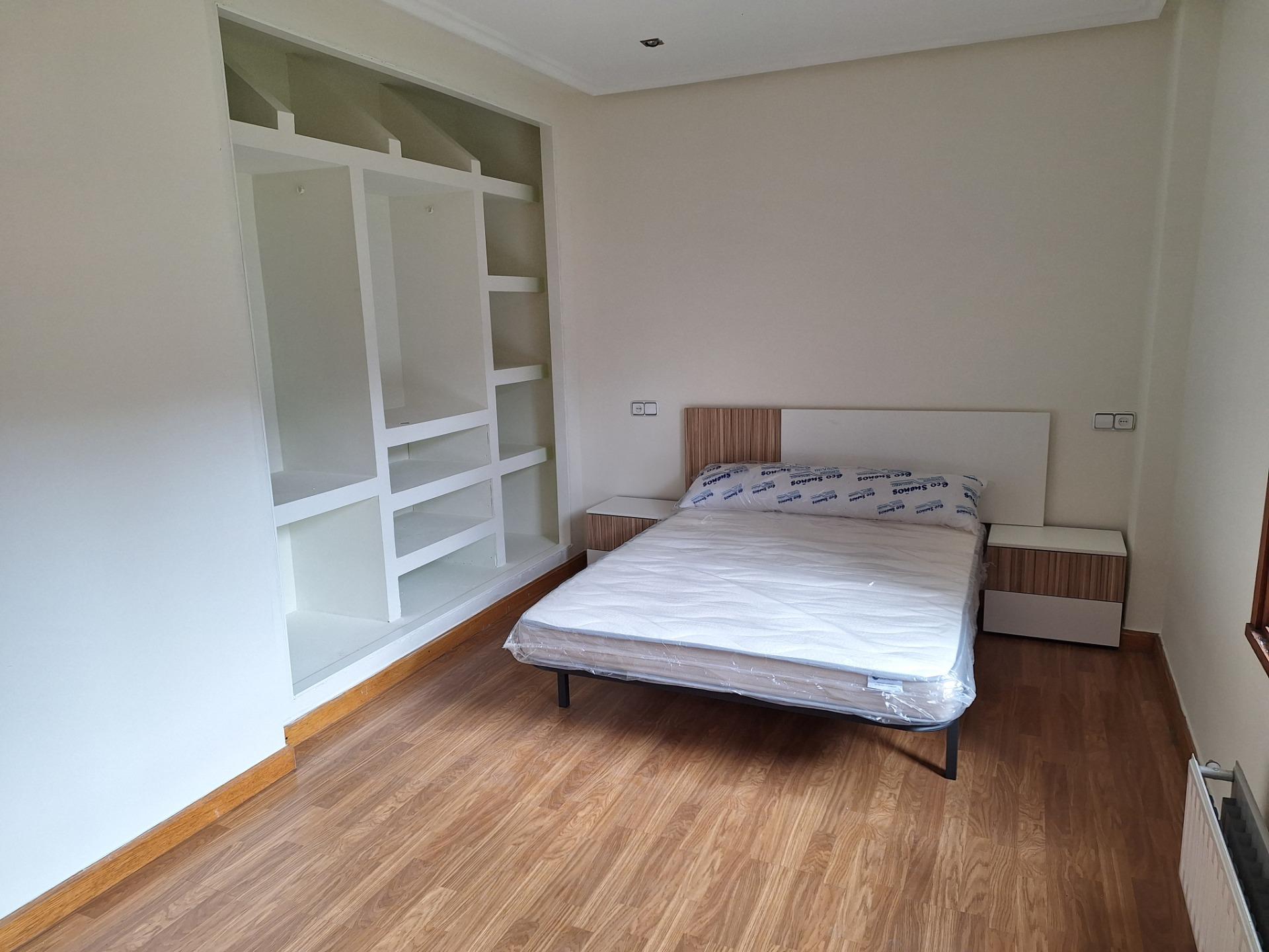 2-7-353 Amplio piso para entrar a vivir en Mieres