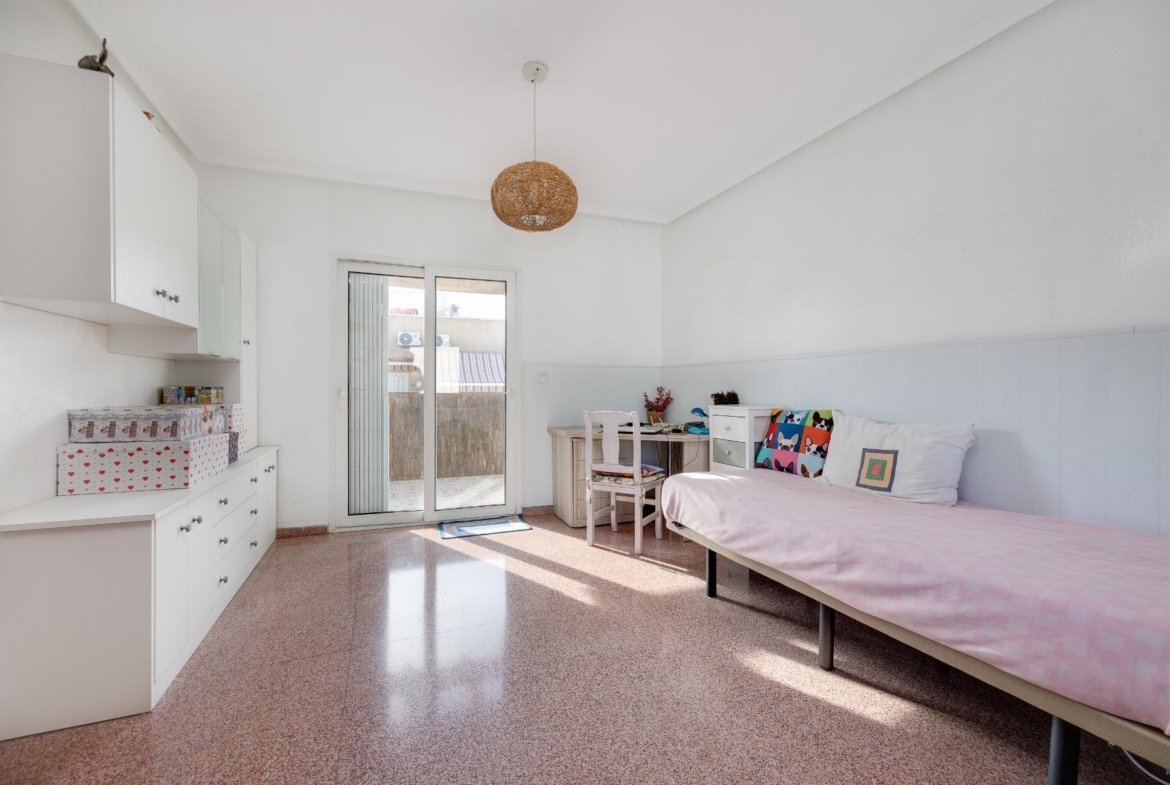ÁTICO DE 2 HABITACIONES 2 BAÑOS Y AMPLIA TERRAZA
