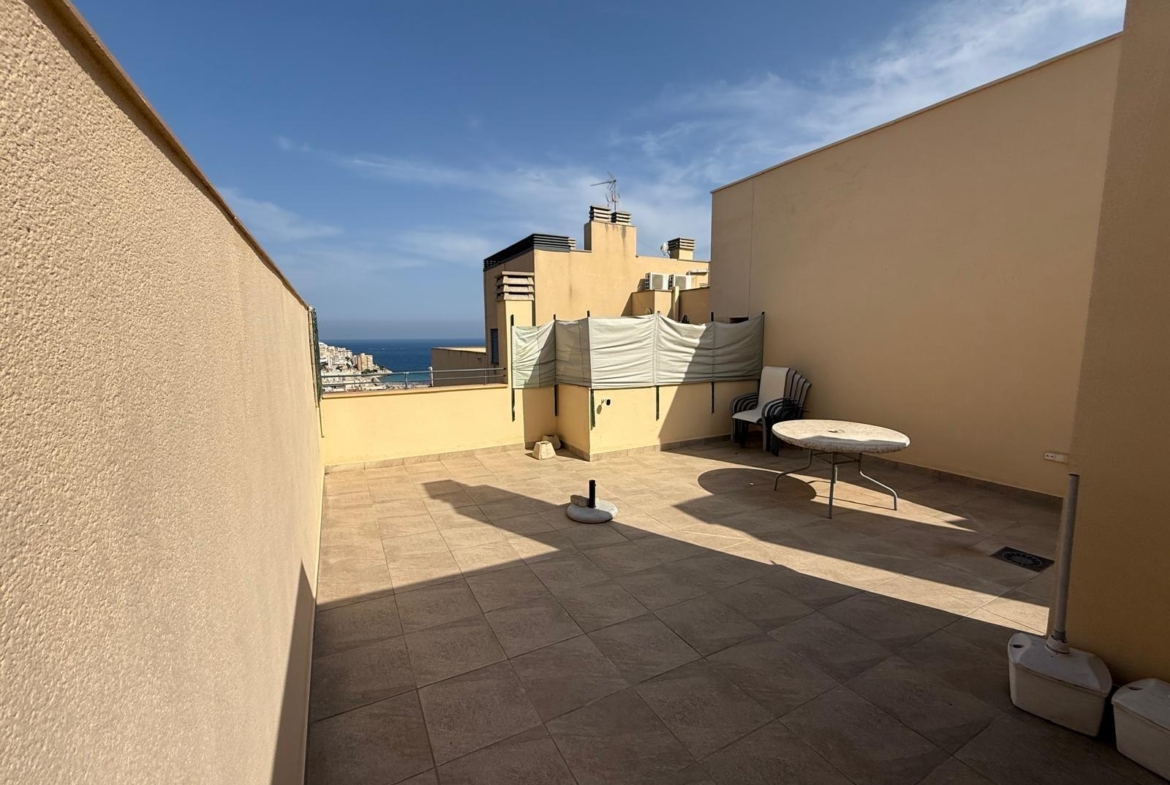Ático Dúplex con Solárium Privado y Vistas a la Cala de Finestrat