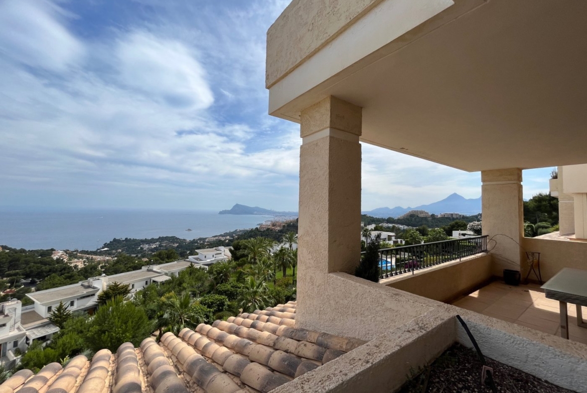 ALTEA HILLS EXCLUSIVE FLAT FOR SALE WITH SEA VIEWS
