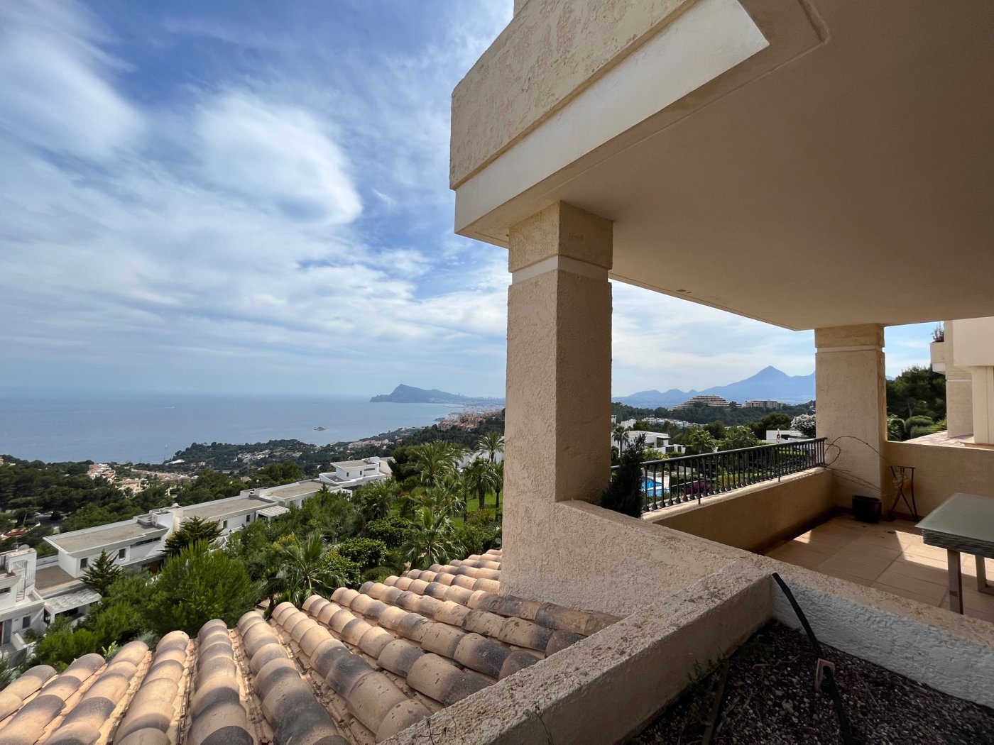 ALTEA HILLS EXCLUSIVE FLAT FOR SALE WITH SEA VIEWS