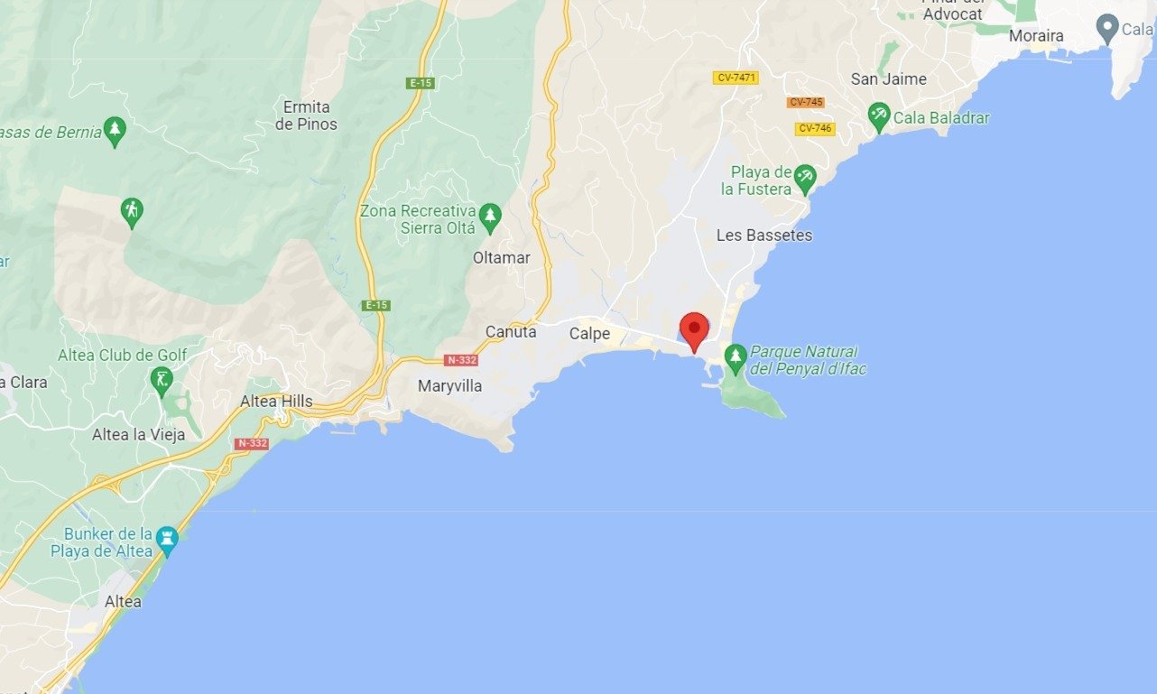 Newly built homes with large terraces and sea views