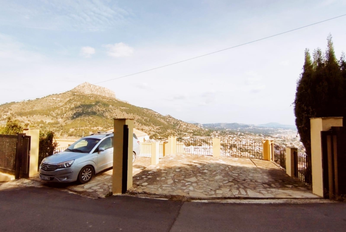 Exclusieve villa in Calpe met panoramisch uitzicht en een grote investeringsmogelijkheid
