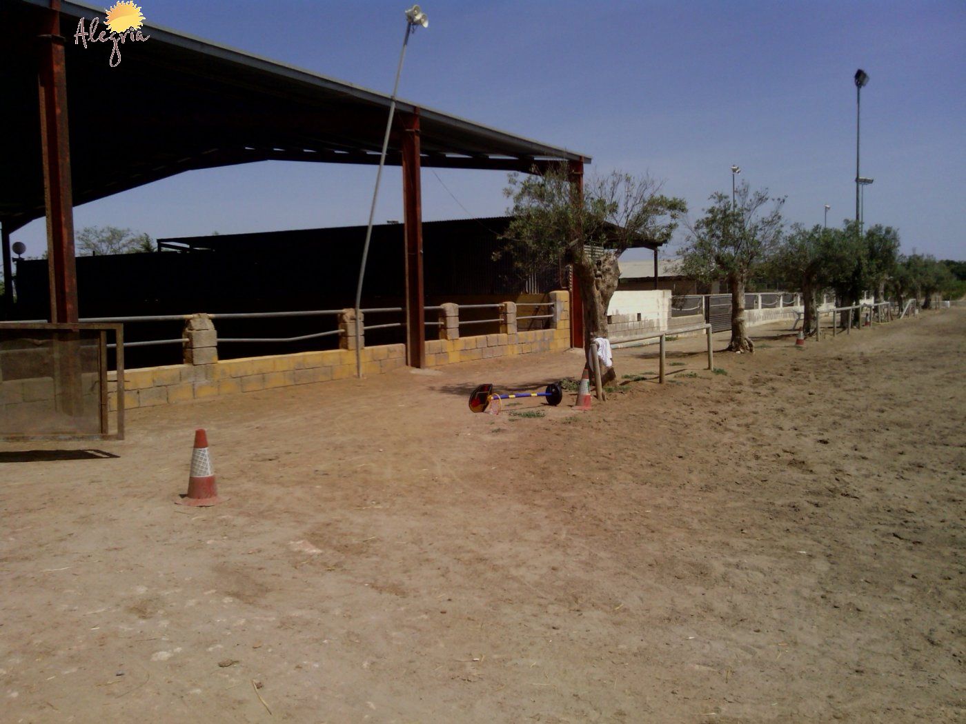 FAMOUS RIDING CENTER WITH INDEPENDENT RURAL HOUSE