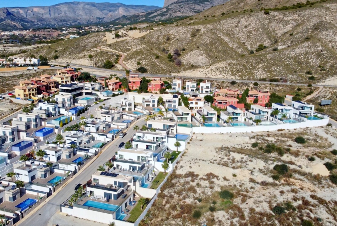 LUXURY VILLA FOR A LARGE FAMILY IN FINESTRAT