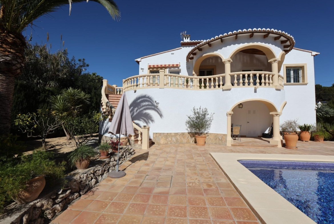 Mediterranean style villa with pool and close to the sea