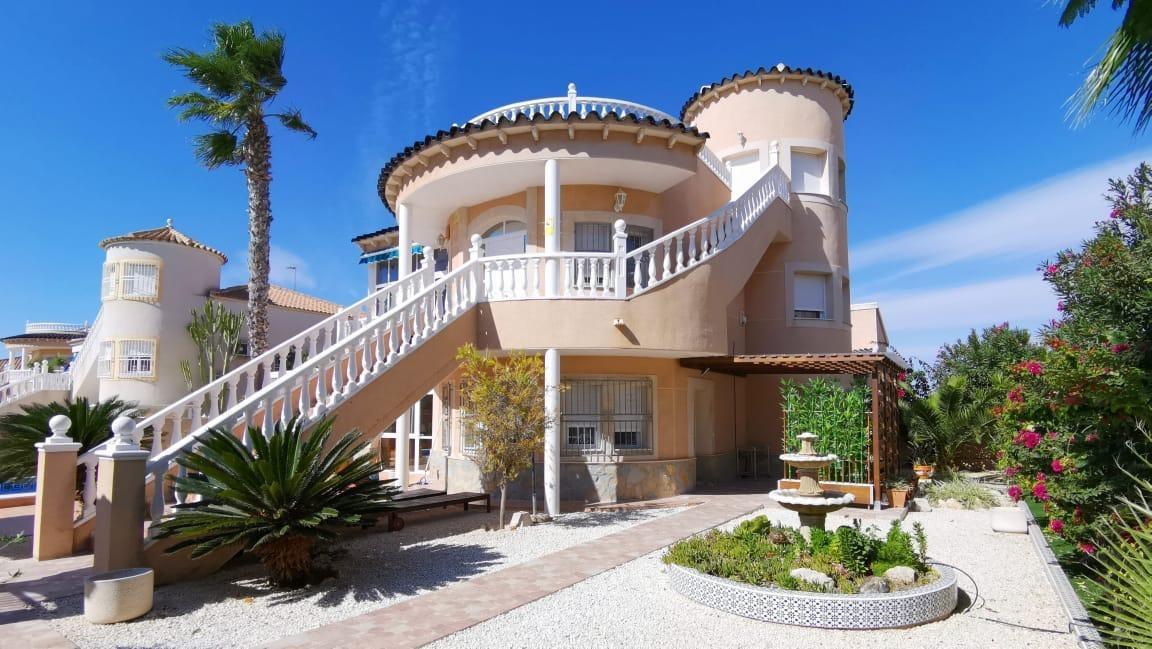 Ruim chalet in La Florida, Orihuela Costa – Ideaal om te genieten van de zon en het strand
