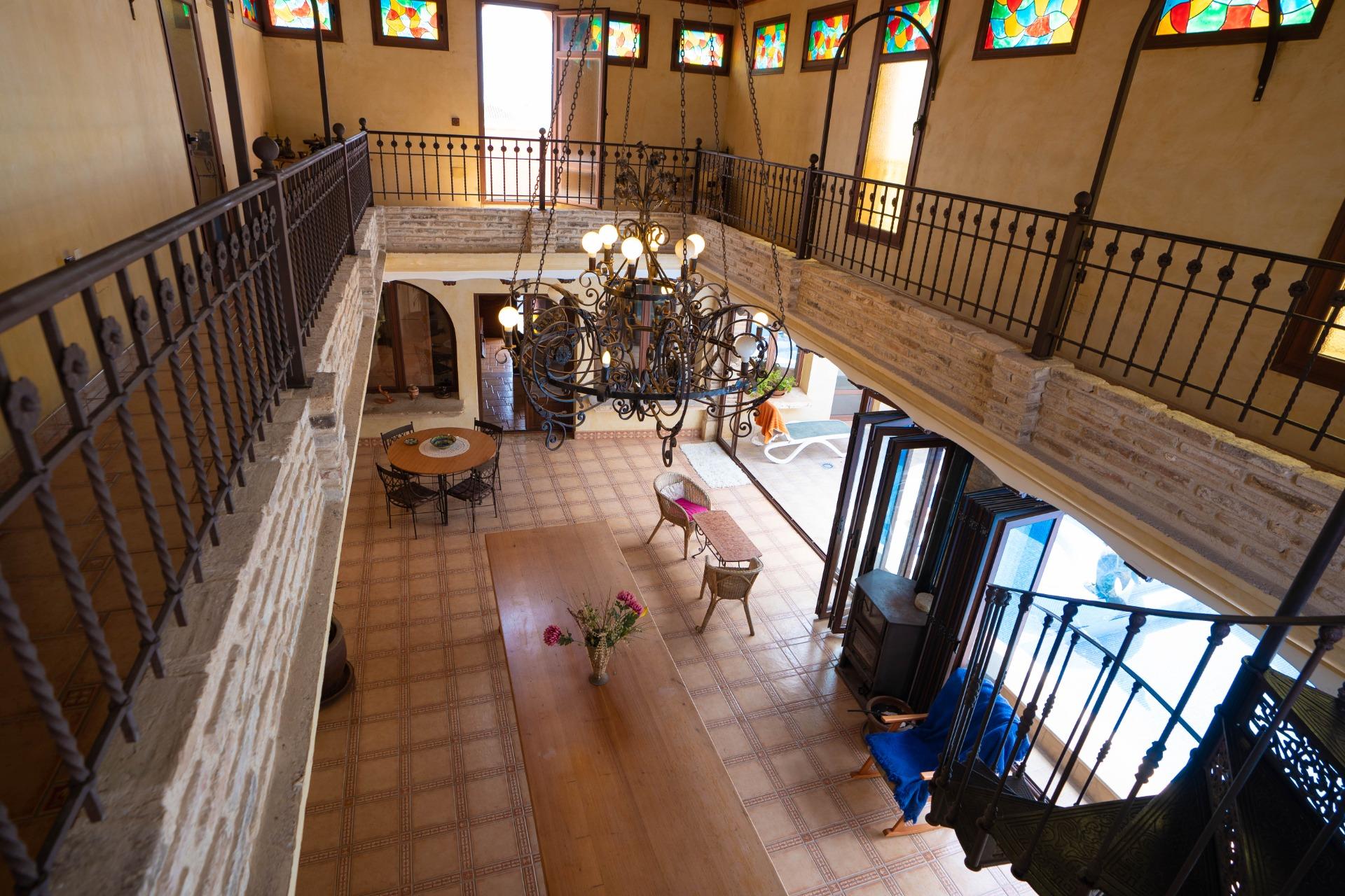 LARGE HOUSE WITH COMMERCIAL PREMISES IN SAN MIGUEL DE SALINAS