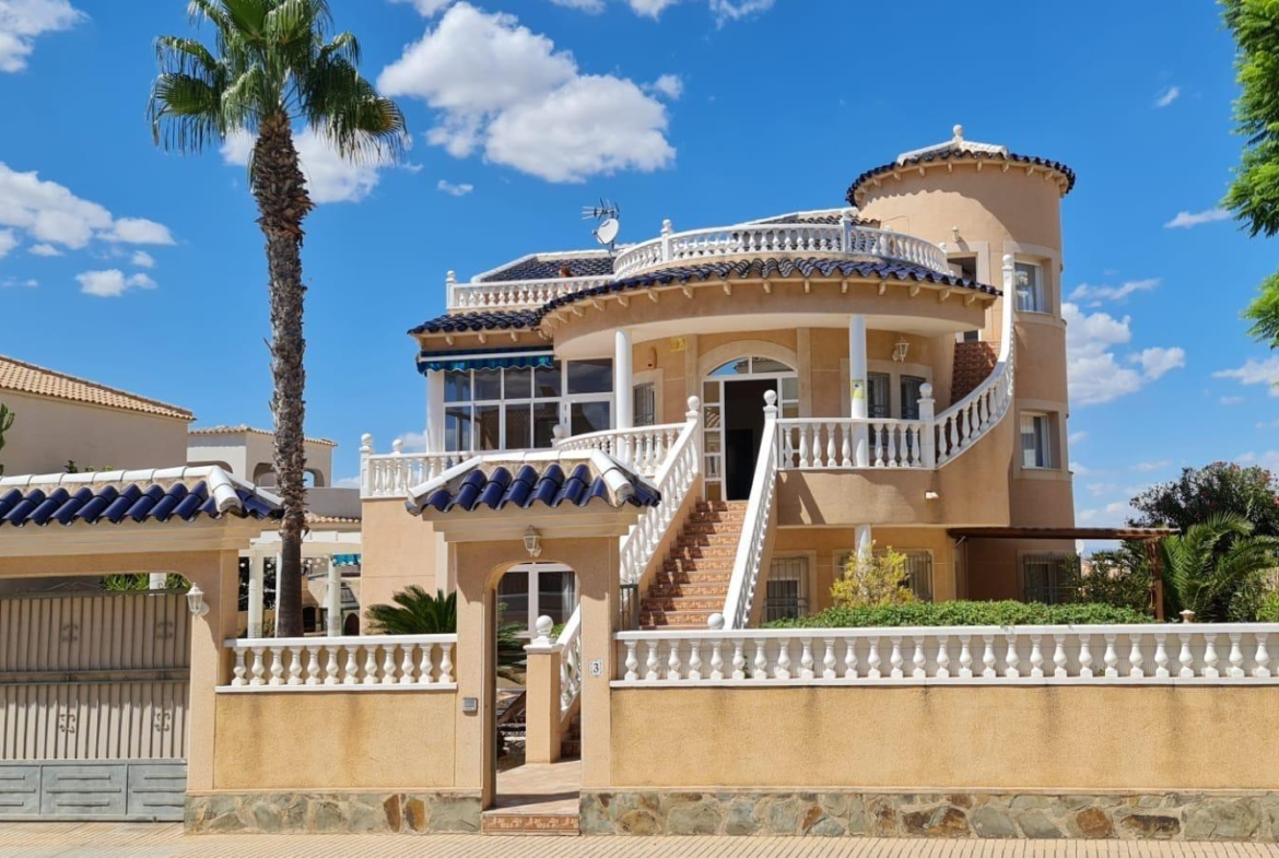 Ruim chalet in La Florida, Orihuela Costa – Ideaal om te genieten van de zon en het strand