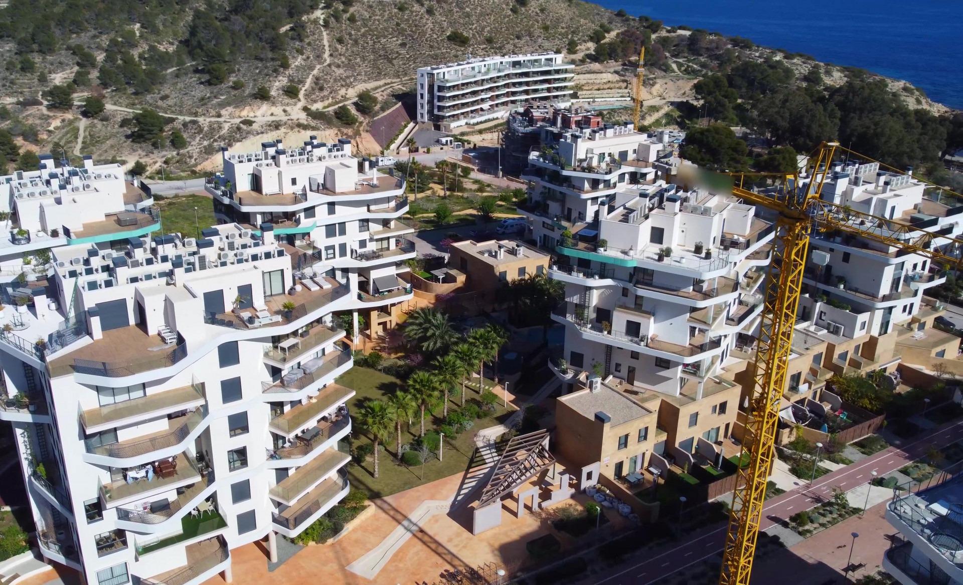 Moderne nieuwe appartementen aan de oevers van de Middellandse Zee