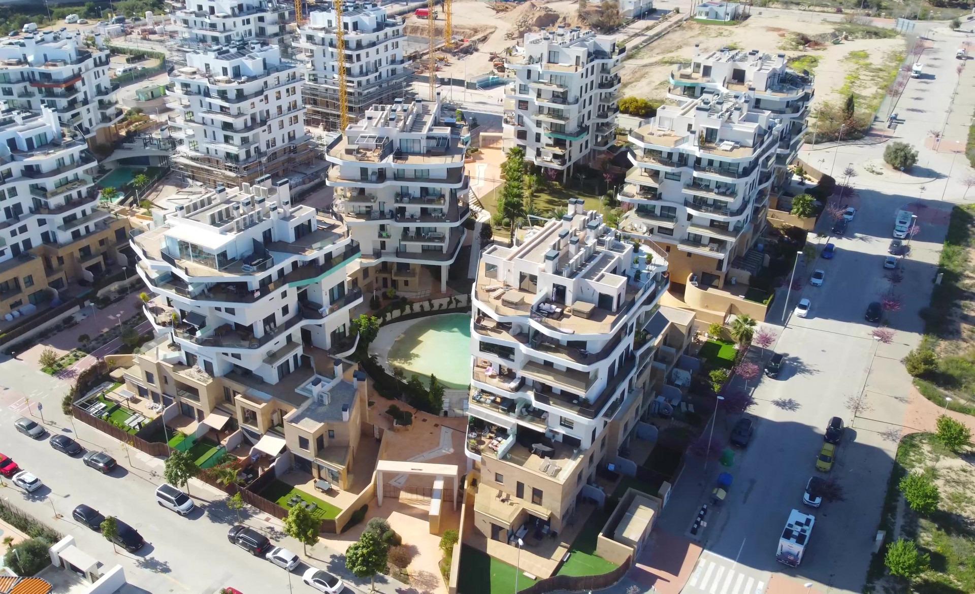 Moderne nieuwe appartementen aan de oevers van de Middellandse Zee