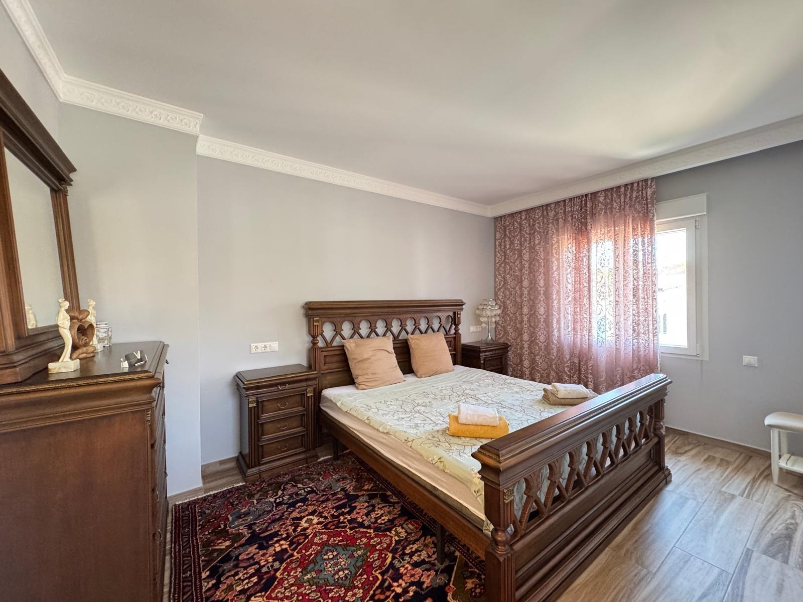2-74-7 VILLA DE LIJO EN CAMPOAMOR CON 639 M2 DE CASA. PARCELA 800 M2. PISCINA PROPIA. 5 DORM. 4 BAÑOS. PLAYA A 650 METROS.