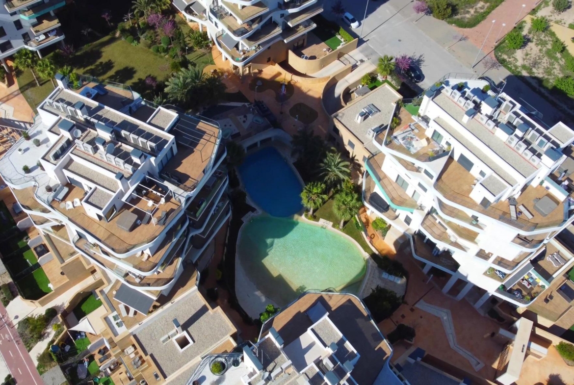 Moderne nieuwe appartementen aan de oevers van de Middellandse Zee
