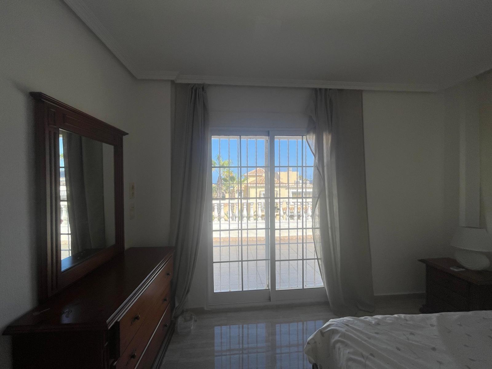 VILLA PARADA CON VISTAS AL MAR Y A 200 METROS DE PLAYA! ZONA TORRE LA MATA. 5 DRM. 3 BAÑOS. PISCINA PRIVADA.