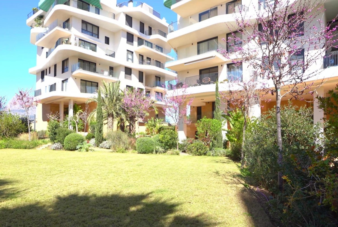 Moderne nieuwe appartementen aan de oevers van de Middellandse Zee