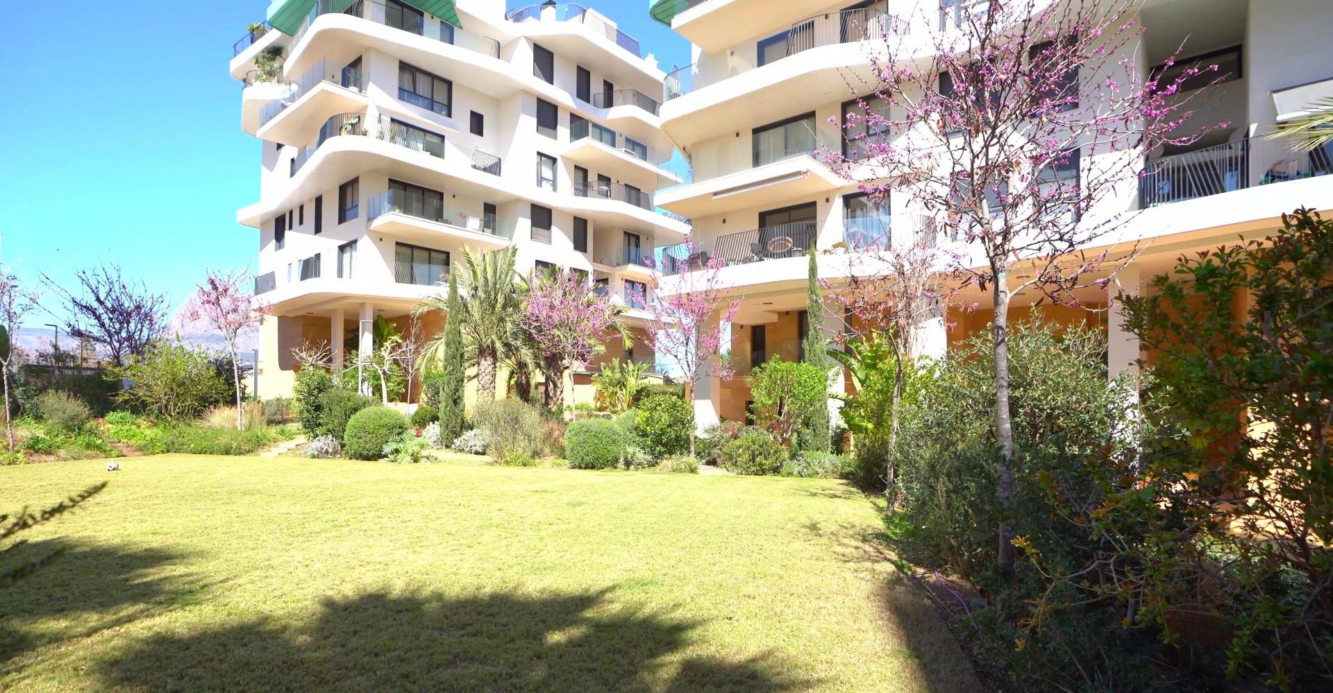 Moderne nieuwe appartementen aan de oevers van de Middellandse Zee