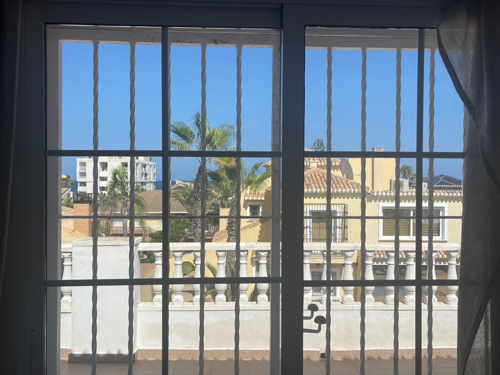 VILLA PARADA CON VISTAS AL MAR Y A 200 METROS DE PLAYA! ZONA TORRE LA MATA. 5 DRM. 3 BAÑOS. PISCINA PRIVADA.