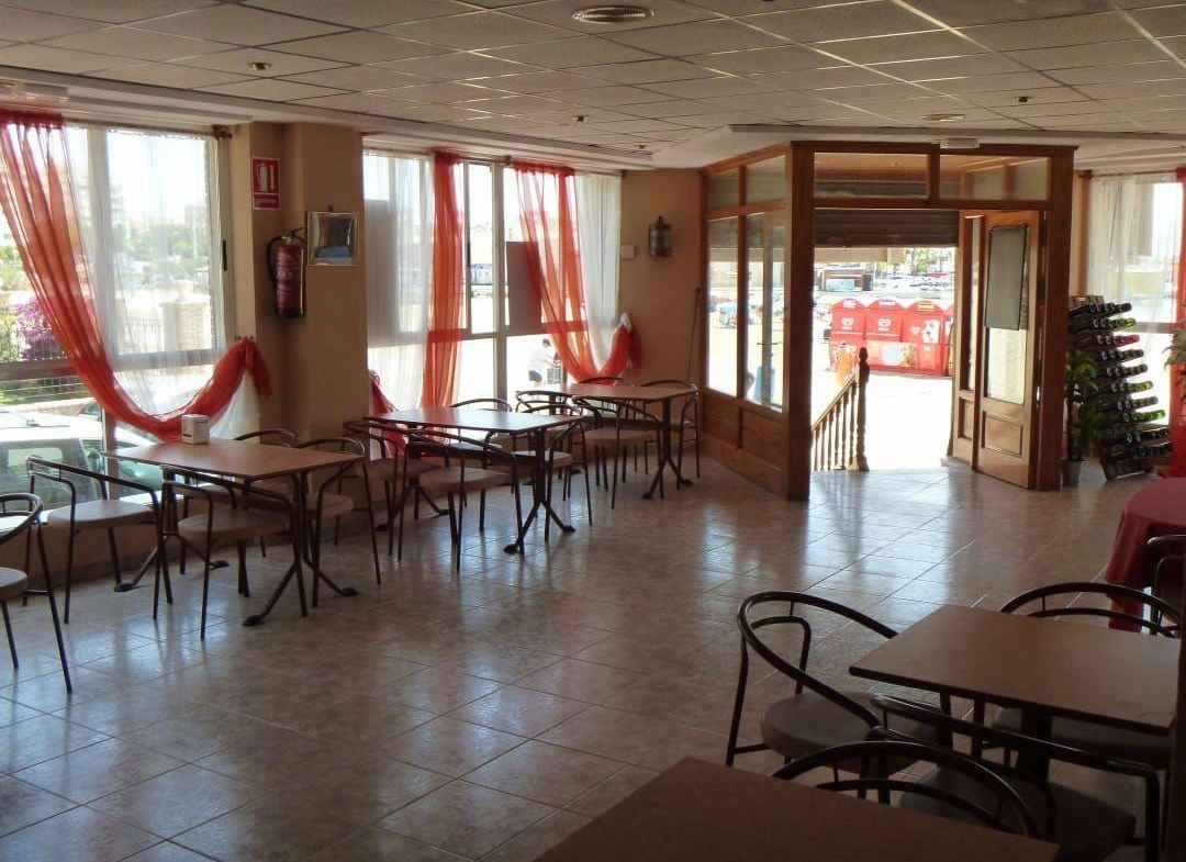 RESTAURANTE EN TORREVIEJA EN LA PRIMERA LINEA DE PLAYA