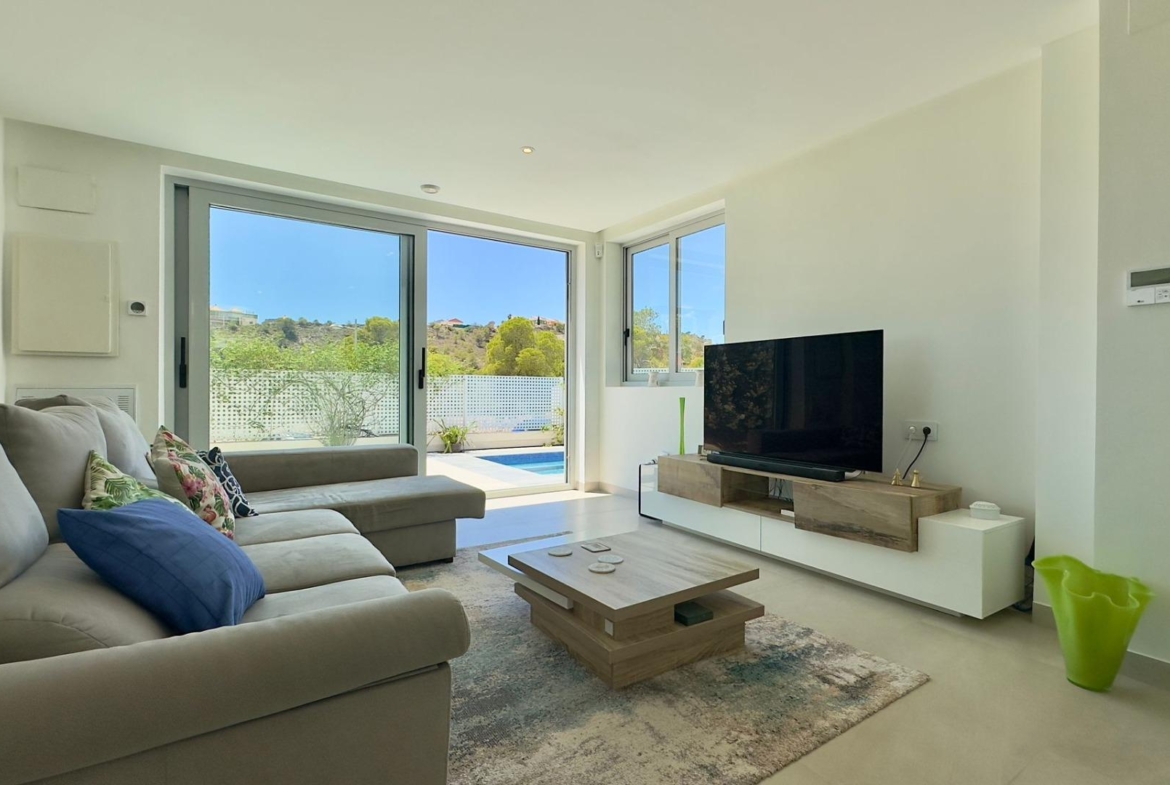 Grote villa op het balkon van Finestrat met uitzicht op de zee