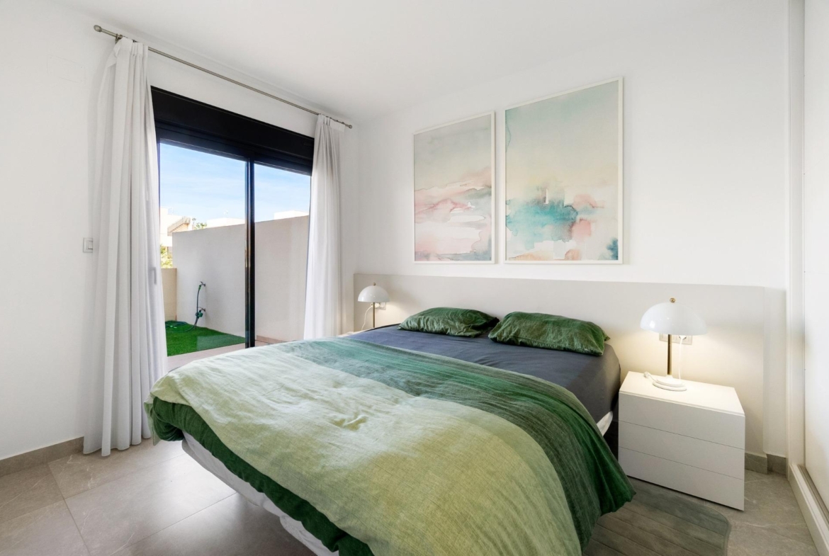 ESPECTACULAIR APPARTAMENTO CON LICENCIA TURISTICA. 2 DORM. 2 BAÑOS. GARAJE+TRASTERO. PISCINA.