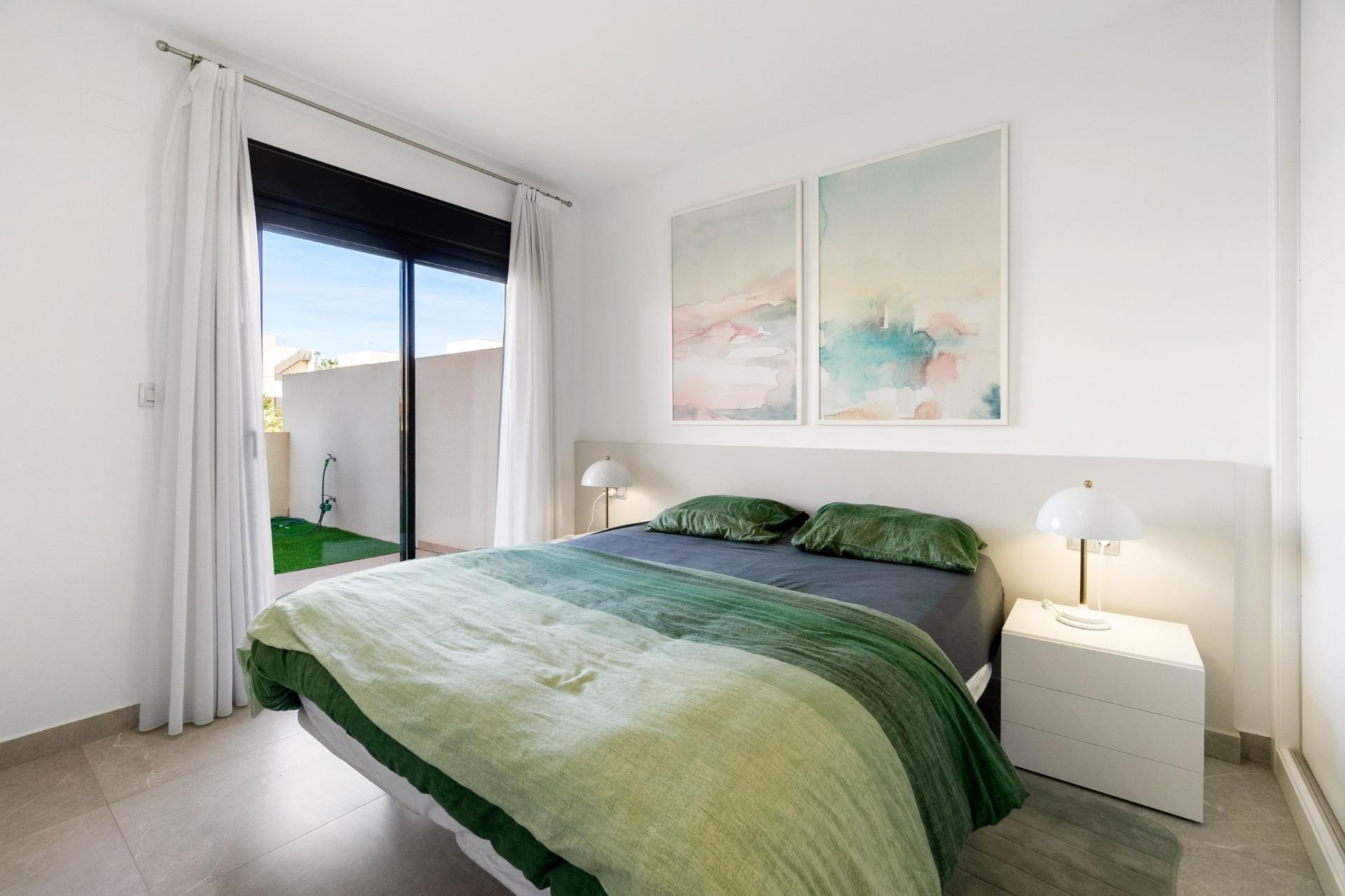 ESPECTACULAIR APPARTAMENTO CON LICENCIA TURISTICA. 2 DORM. 2 BAÑOS. GARAJE+TRASTERO. PISCINA.