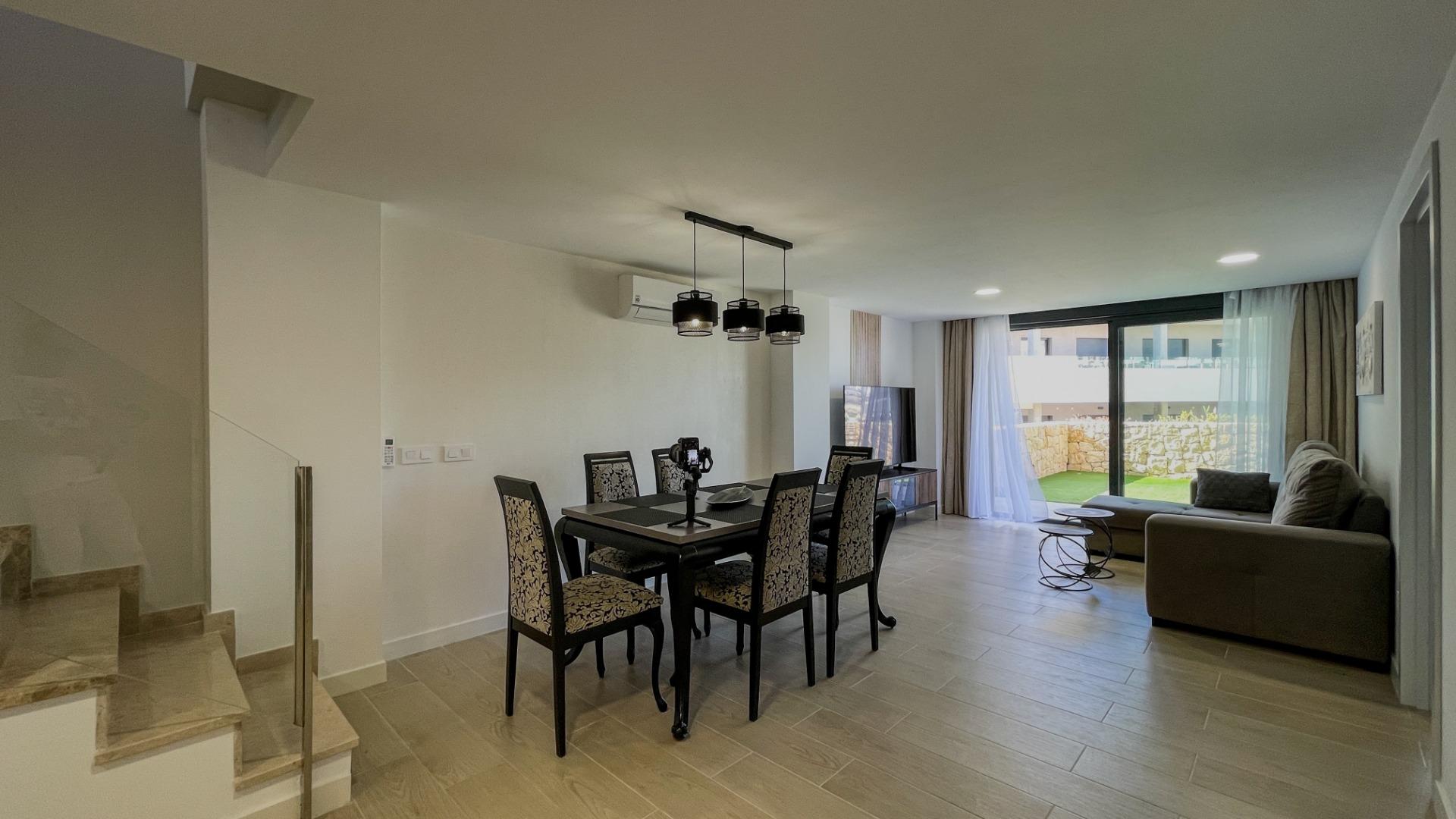 2-8-143 Moderne duplex met 5 slaapkamers in het exclusieve Campirroso complex, Finestrat