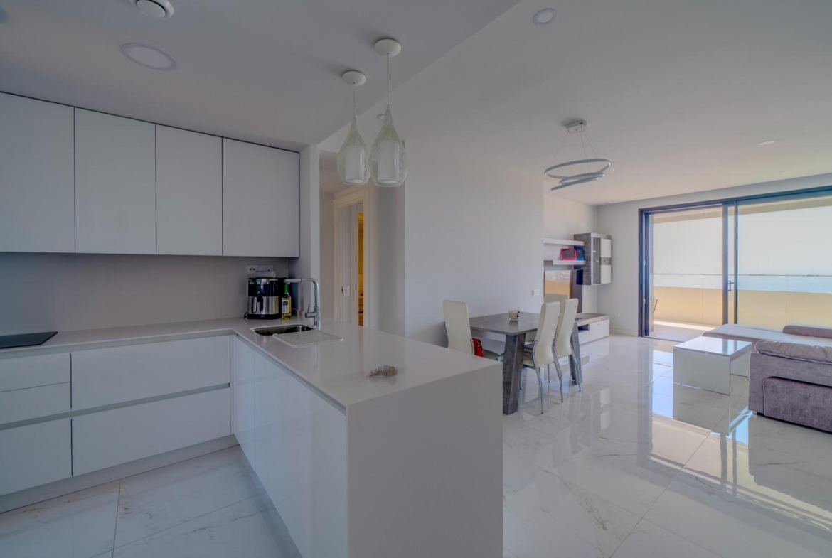 Exclusivo Piso en la Cala de Benidorm con Vistas al Mar