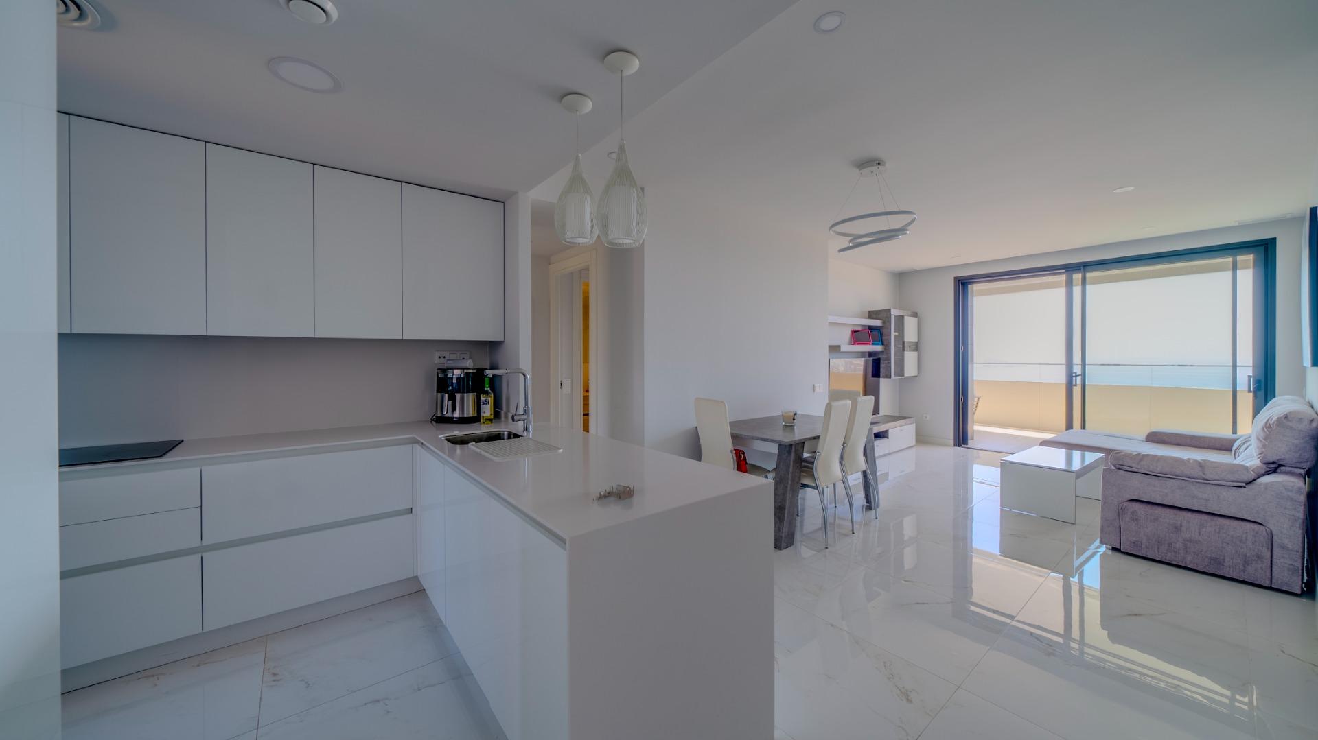 Exclusivo Piso en la Cala de Benidorm con Vistas al Mar