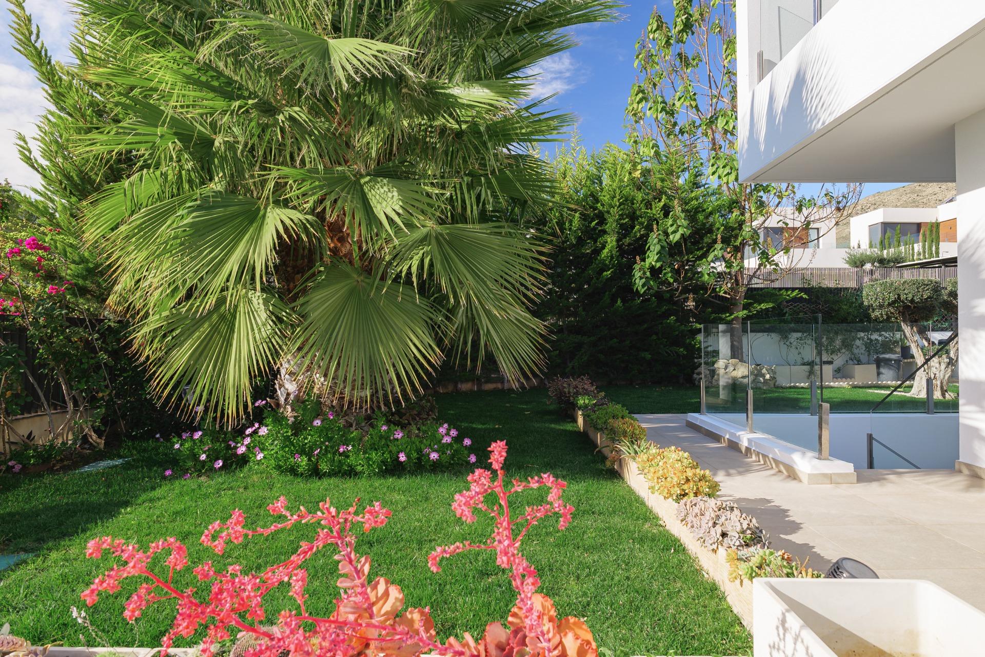 Unique villa in Sierra Cortina: prestigious location between mountains and sea