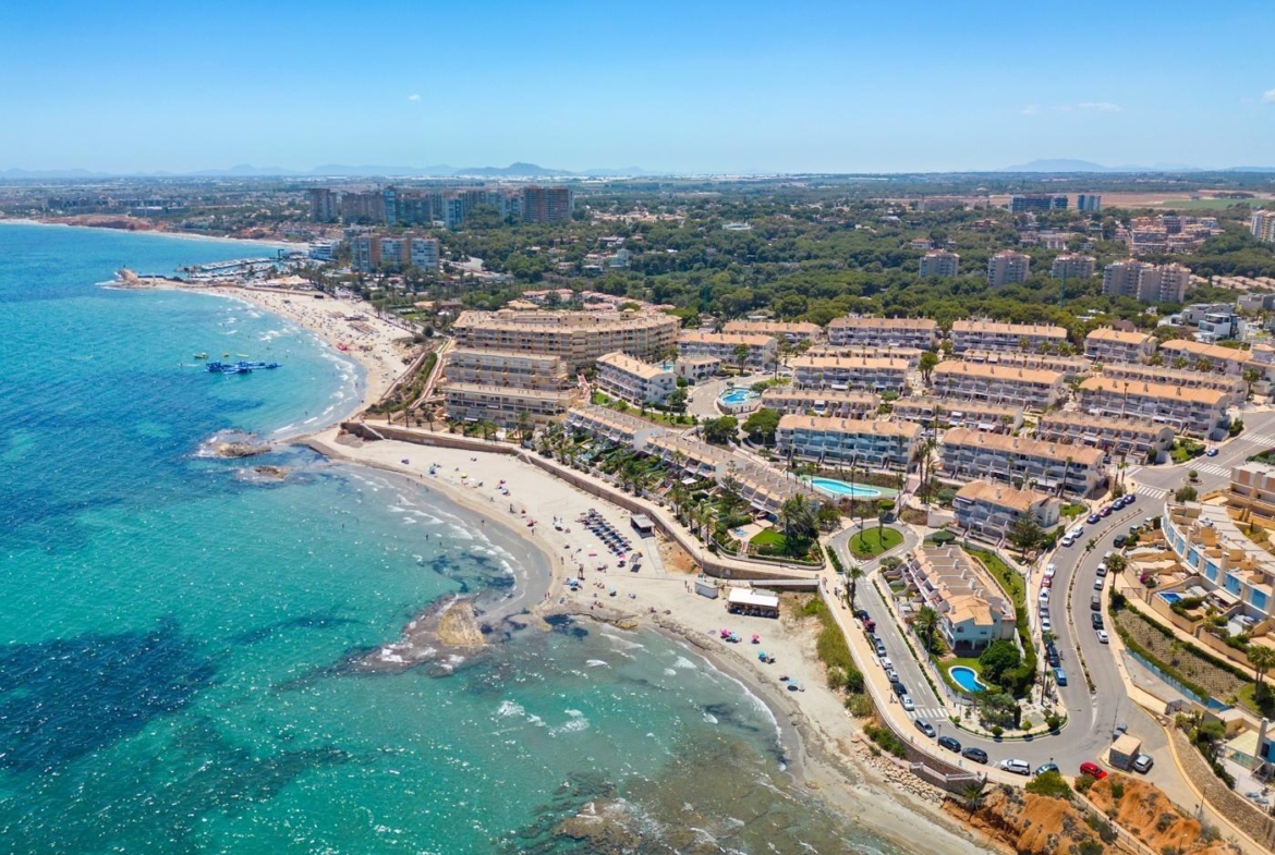 Lujosa villa de obra nueva a un paso de la playa de Campoamor !