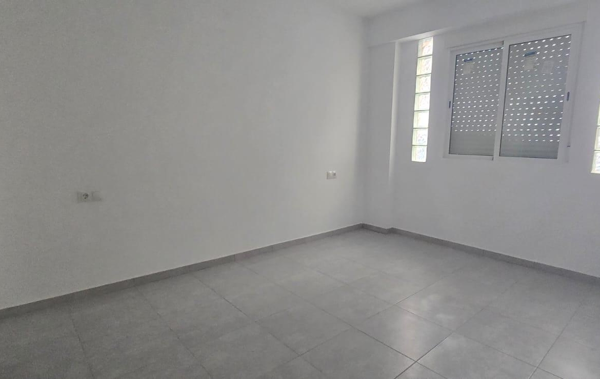 PLANTA BAJA 1 HABITACION Y 1 BAÑO
