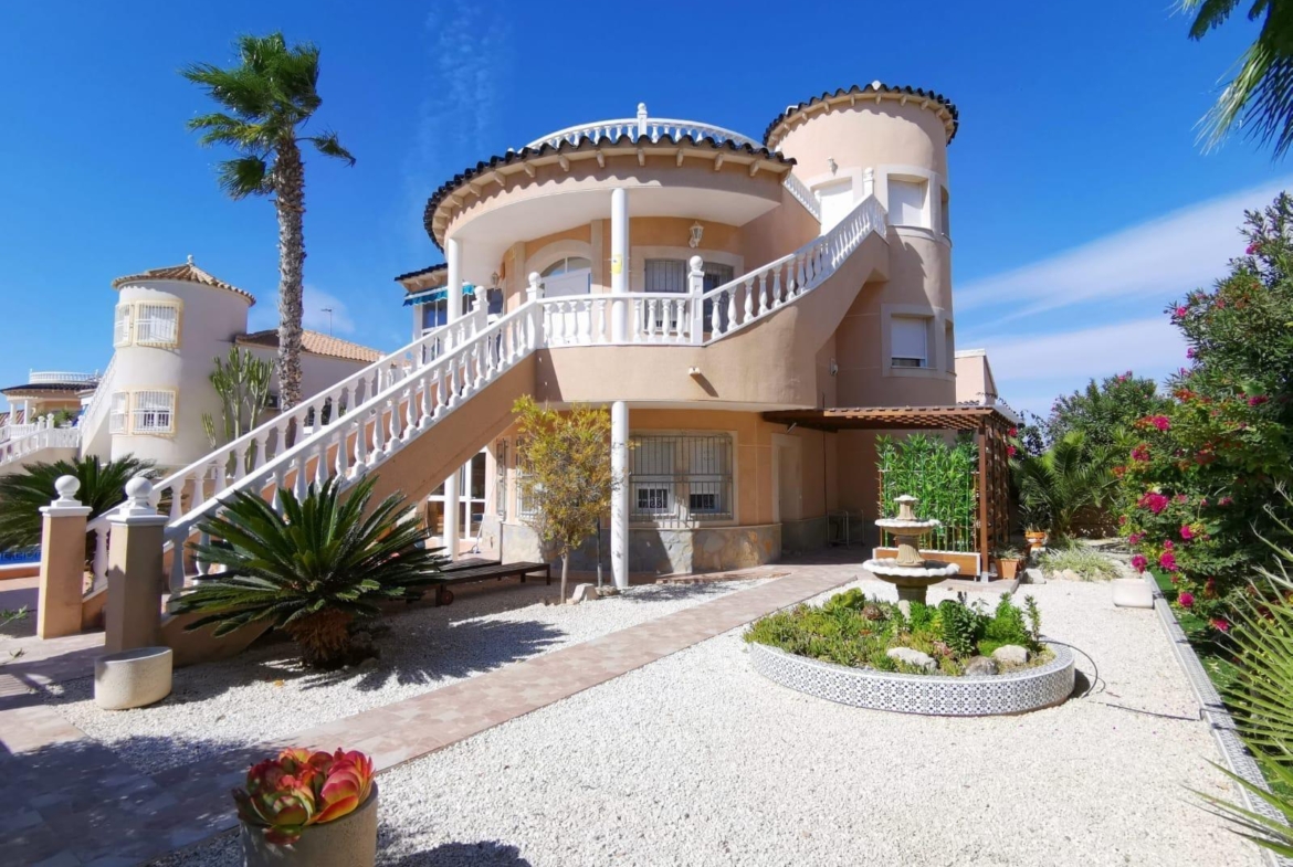 Ruim chalet in La Florida, Orihuela Costa – Ideaal om te genieten van de zon en het strand