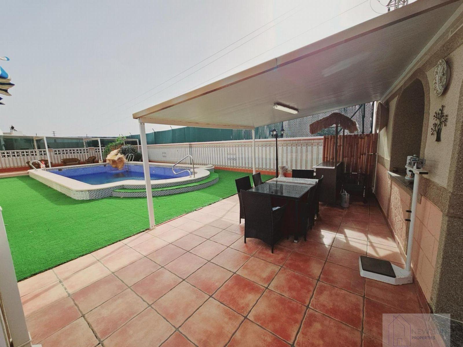 VILLA EN LA SIESTA CON 800 METROS DE PARCELA. PISCINA PRIVADA. 330 M2 DE CASA.
