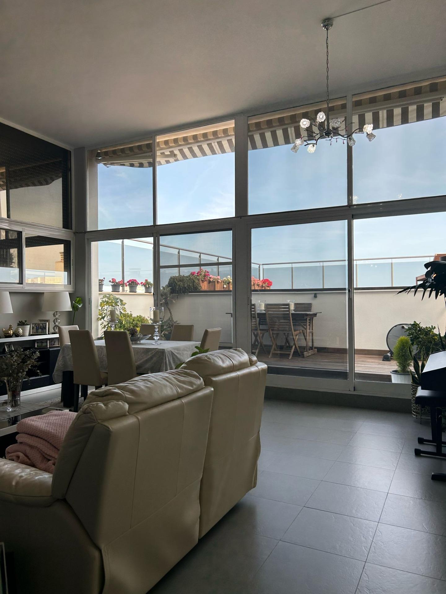 2-8-228 Luxe Penthouse in Cala de Finestrat: Een droom aan de Middellandse Zee