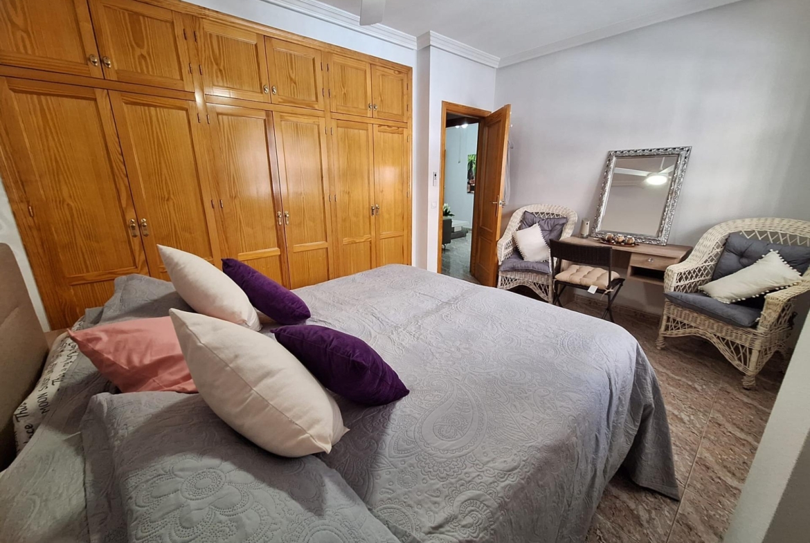 Semi-Renovated Apartment 350 Meters from Playa del Cura