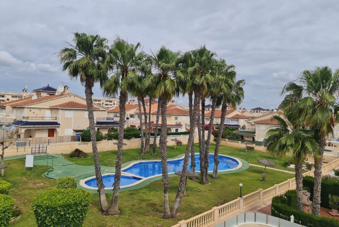 BUNGALOW PLANTA ALTA CON SOLÁRIUM EN ORIHUELA COSTA, ZENIAMAR I.